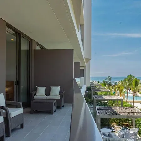 Apartamento En Con Salida Directa A La Playa *